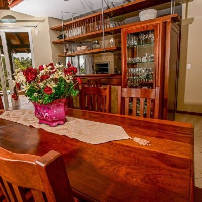 Casa em Condomínio com 208m², 3 quartos, 1 suíte, 6 garagens, no bairro Vargedo em Rancho Queimado