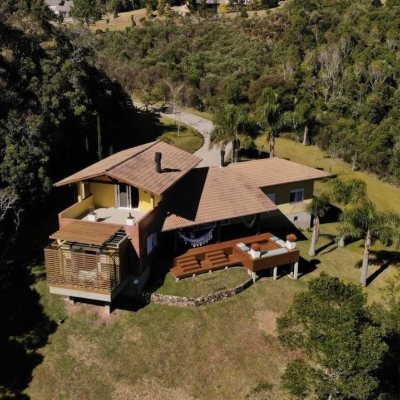 Casa em Condomínio com 208m², 3 quartos, 1 suíte, 6 garagens, no bairro Vargedo em Rancho Queimado