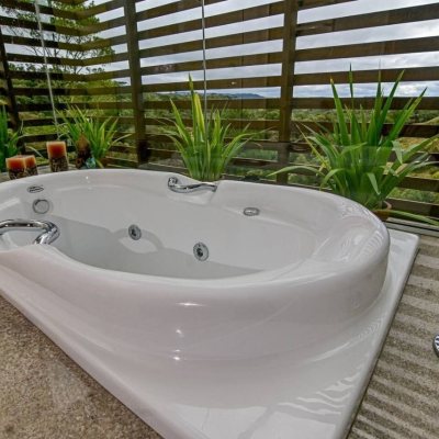 Casa em Condomínio com 208m², 3 quartos, 1 suíte, 6 garagens, no bairro Vargedo em Rancho Queimado