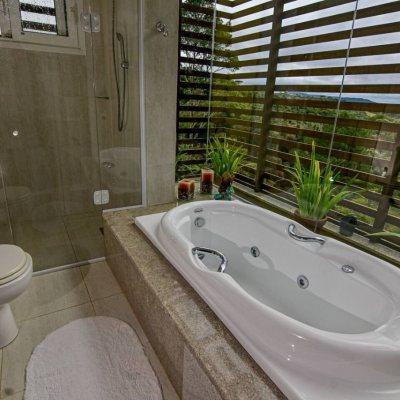 Casa em Condomínio com 208m², 3 quartos, 1 suíte, 6 garagens, no bairro Vargedo em Rancho Queimado