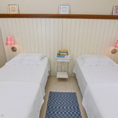 Casa em Condomínio com 208m², 3 quartos, 1 suíte, 6 garagens, no bairro Vargedo em Rancho Queimado