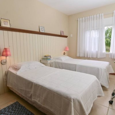 Casa em Condomínio com 208m², 3 quartos, 1 suíte, 6 garagens, no bairro Vargedo em Rancho Queimado