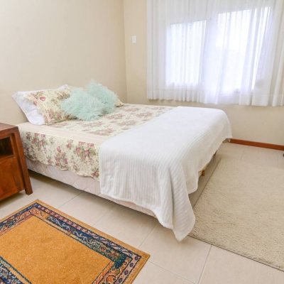 Casa em Condomínio com 208m², 3 quartos, 1 suíte, 6 garagens, no bairro Vargedo em Rancho Queimado