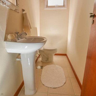 Casa em Condomínio com 208m², 3 quartos, 1 suíte, 6 garagens, no bairro Vargedo em Rancho Queimado