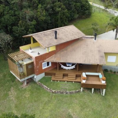 Casa em Condomínio com 208m², 3 quartos, 1 suíte, 6 garagens, no bairro Vargedo em Rancho Queimado
