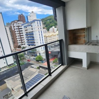 Apartamentos com 73m², 2 quartos, 1 suíte, 1 garagem, no bairro Centro em Florianópolis