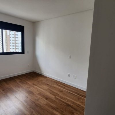 Apartamentos com 73m², 2 quartos, 1 suíte, 1 garagem, no bairro Centro em Florianópolis