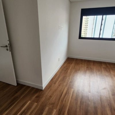 Apartamentos com 73m², 2 quartos, 1 suíte, 1 garagem, no bairro Centro em Florianópolis