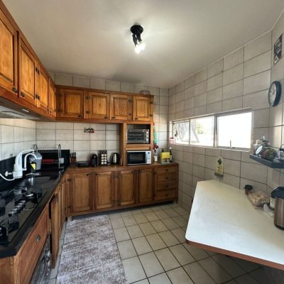 Cobertura com 183m², 3 quartos, 1 suíte, 10 garagens, no bairro Capoeiras em Florianópolis