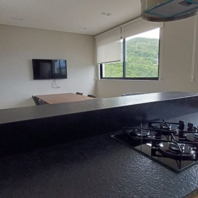 Apartamentos com 94m², 3 quartos, 10 suítes, 2 garagens, no bairro Monte Verde em Florianópolis
