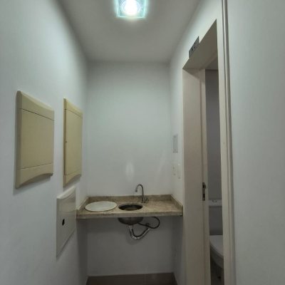 Sala com 38m², 1 garagem, no bairro Coqueiros em Florianópolis