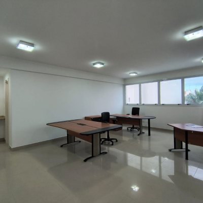 Sala com 38m², 1 garagem, no bairro Coqueiros em Florianópolis