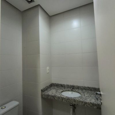 Sala com 38m², 1 garagem, no bairro Coqueiros em Florianópolis