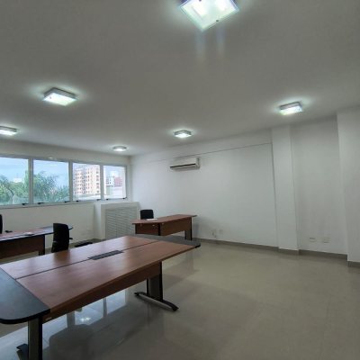 Sala com 38m², 1 garagem, no bairro Coqueiros em Florianópolis