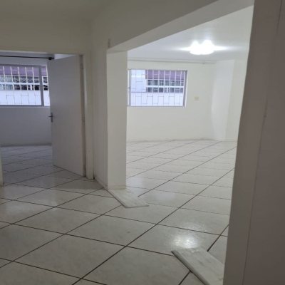Apartamentos com 58m², 2 quartos, 1 garagem, no bairro Capoeiras em Florianópolis