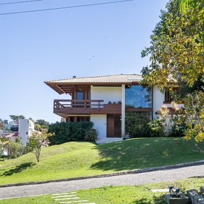 Casa em Condomínio com 600m², 3 quartos, 3 suítes, 4 garagens, no bairro Cacupe em Florianópolis