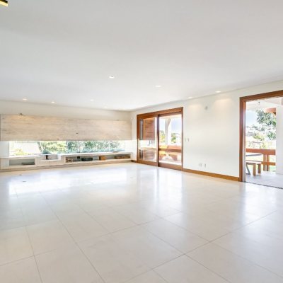 Casa em Condomínio com 600m², 3 quartos, 3 suítes, 4 garagens, no bairro Cacupe em Florianópolis