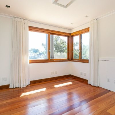 Casa em Condomínio com 600m², 3 quartos, 3 suítes, 4 garagens, no bairro Cacupe em Florianópolis