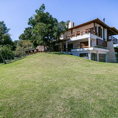 Casa em Condomínio com 600m², 3 quartos, 3 suítes, 4 garagens, no bairro Cacupe em Florianópolis