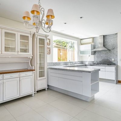 Casa em Condomínio com 600m², 3 quartos, 3 suítes, 4 garagens, no bairro Cacupe em Florianópolis