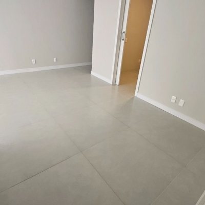 Apartamentos com 92m², 3 quartos, 1 garagem, no bairro Centro em Florianópolis