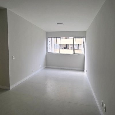 Apartamentos com 92m², 3 quartos, 1 garagem, no bairro Centro em Florianópolis