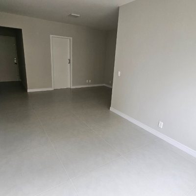 Apartamentos com 92m², 3 quartos, 1 garagem, no bairro Centro em Florianópolis