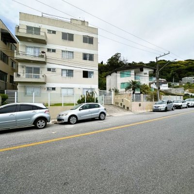 Apartamentos com 80m², 3 quartos, 1 garagem, no bairro Ponta De Baixo em São José