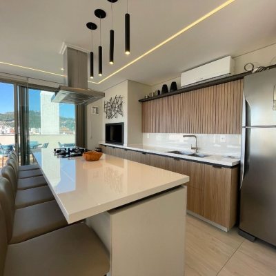 Apartamentos com 74m², 2 quartos, 1 suíte, 1 garagem, no bairro Centro em Florianópolis