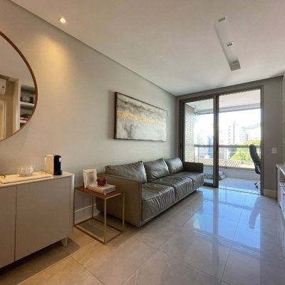 Apartamentos com 74m², 2 quartos, 1 suíte, 1 garagem, no bairro Centro em Florianópolis