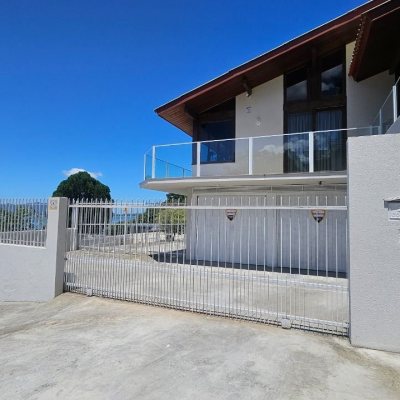 Casa Residencial com 316m², 4 quartos, 1 suíte, 2 garagens, no bairro Saco Dos Limões em Florianópolis