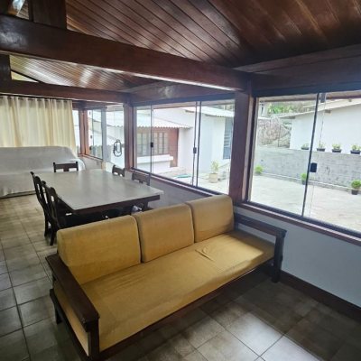 Casa Residencial com 316m², 4 quartos, 1 suíte, 2 garagens, no bairro Saco Dos Limões em Florianópolis