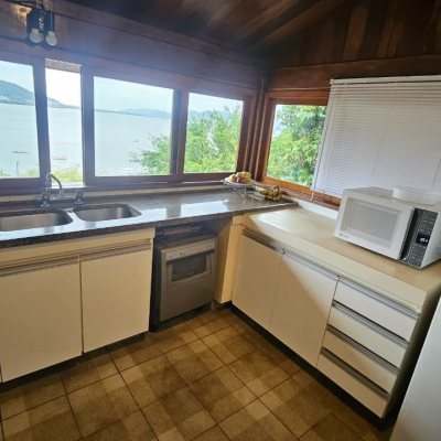 Casa Residencial com 316m², 4 quartos, 1 suíte, 2 garagens, no bairro Saco Dos Limões em Florianópolis