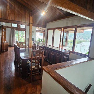 Casa Residencial com 316m², 4 quartos, 1 suíte, 2 garagens, no bairro Saco Dos Limões em Florianópolis