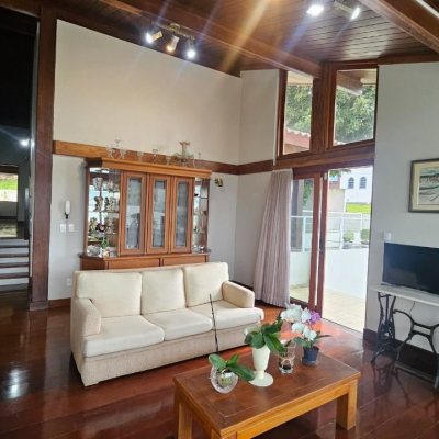 Casa Residencial com 316m², 4 quartos, 1 suíte, 2 garagens, no bairro Saco Dos Limões em Florianópolis