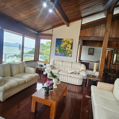 Casa Residencial com 316m², 4 quartos, 1 suíte, 2 garagens, no bairro Saco Dos Limões em Florianópolis