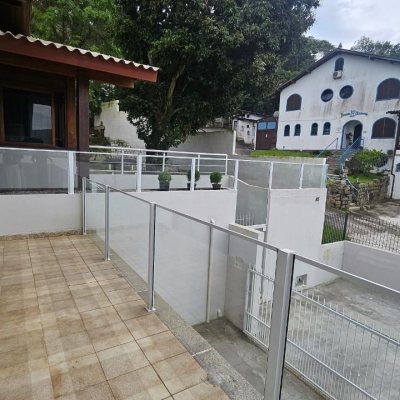 Casa Residencial com 316m², 4 quartos, 1 suíte, 2 garagens, no bairro Saco Dos Limões em Florianópolis