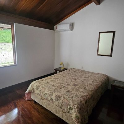 Casa Residencial com 316m², 4 quartos, 1 suíte, 2 garagens, no bairro Saco Dos Limões em Florianópolis