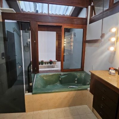 Casa Residencial com 316m², 4 quartos, 1 suíte, 2 garagens, no bairro Saco Dos Limões em Florianópolis