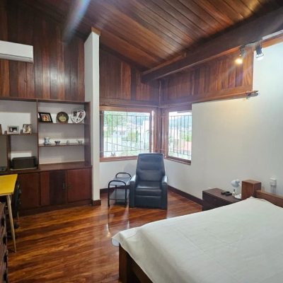 Casa Residencial com 316m², 4 quartos, 1 suíte, 2 garagens, no bairro Saco Dos Limões em Florianópolis