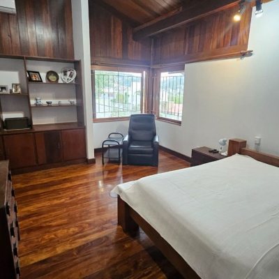 Casa Residencial com 316m², 4 quartos, 1 suíte, 2 garagens, no bairro Saco Dos Limões em Florianópolis