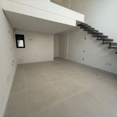 Loft com 76m², 1 quarto, 1 suíte, 1 garagem, no bairro Santo Antônio De Lisboa em Floranópolis