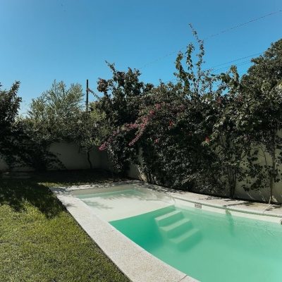 Casa Residencial com 155m², 3 quartos, 1 suíte, 2 garagens, no bairro Campeche em Florianópolis