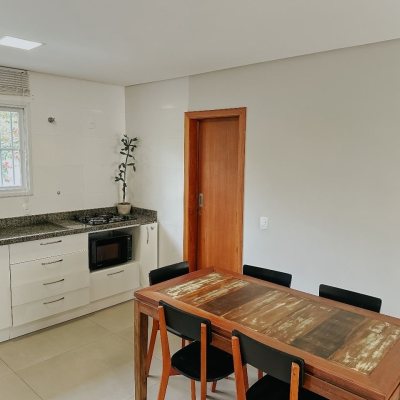 Casa Residencial com 155m², 3 quartos, 1 suíte, 2 garagens, no bairro Campeche em Florianópolis