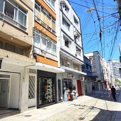 Apartamentos com 28m², 1 quarto, no bairro Centro em Florianópolis
