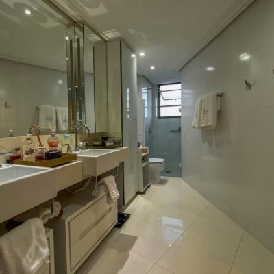 Apartamentos com 303m², 3 quartos, 3 suítes, 3 garagens, no bairro Agronômica em Florianópolis