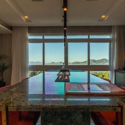 Apartamentos com 303m², 3 quartos, 3 suítes, 3 garagens, no bairro Agronômica em Florianópolis
