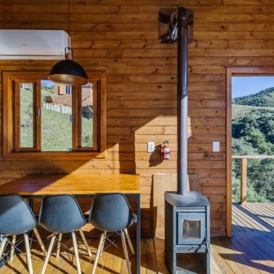 Chalé com 45m², 1 quarto, 1 garagem, no bairro Centro em Anitápolis