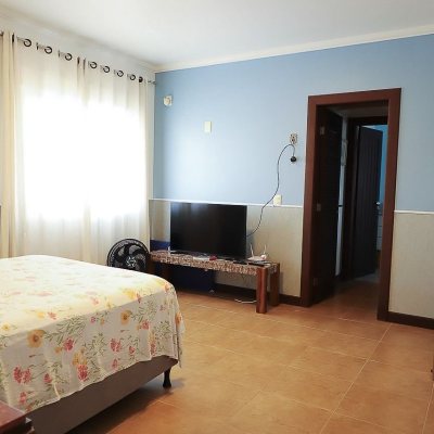 Casa Residencial com 289m², 3 quartos, 3 suítes, 2 garagens, no bairro Lagoa Da Conceição em Florianópolis