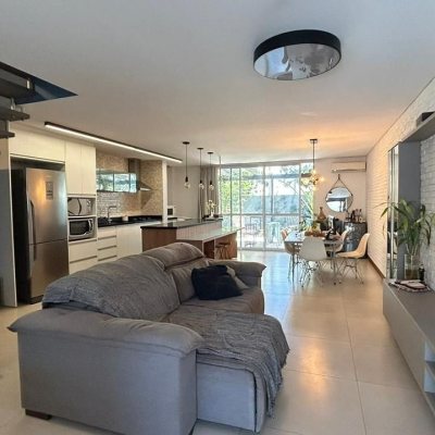 Casa Residencial com 135m², 3 quartos, 1 suíte, 2 garagens, no bairro Campeche em Florianópolis